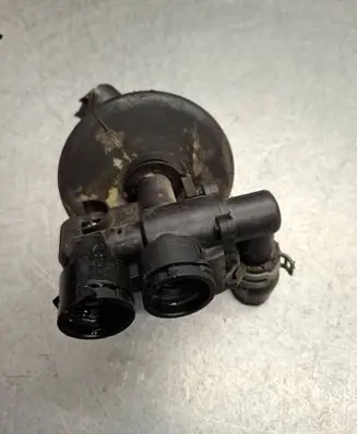 Mercedes-Benz E W211 Coolant heater control valve A2118820584