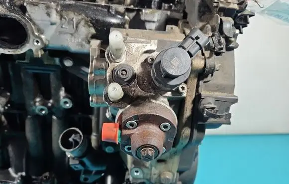 Peugeot 208 I Fuel injection high pressure pump 0445010516 IMPRK1547912