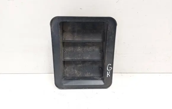 Quarter panel pressure vent