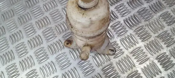 Brake fluid reservoir
