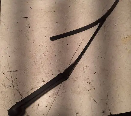 BMW 5 E60 E61 Front wiper blade arm 61617198597