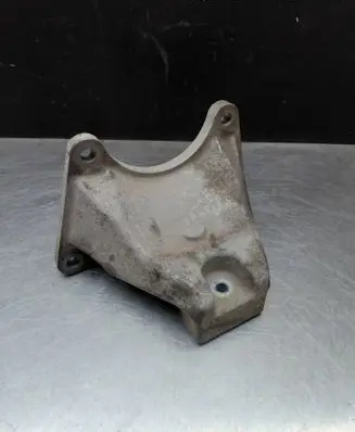 BMW 5 E60 E61 Engine mounting bracket 6776667