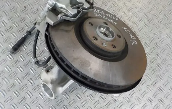 Volvo XC40 Front wheel hub spindle knuckle 32221857