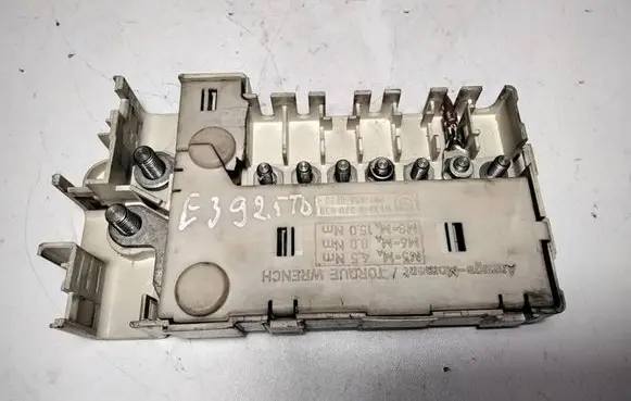 BMW 5 E39 Fuse module 61138370638 18002 17575000000