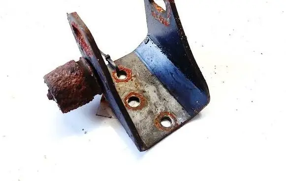 Toyota Corolla Verso AR10 Engine mounting bracket
