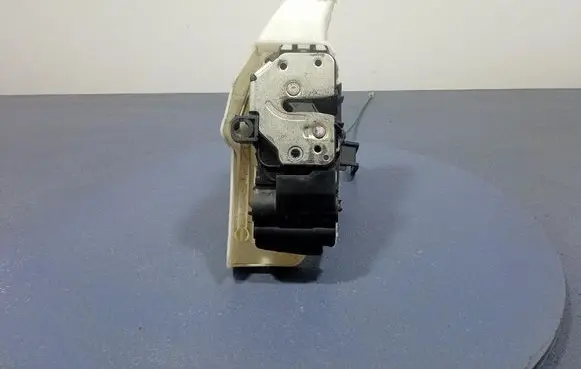 Lancia Ypsilon Front door lock