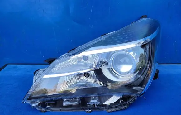 Toyota Yaris Headlight/headlamp 0D160 KOITO