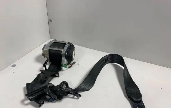 Volvo S60 Front seatbelt 39818841 10092014 624084900