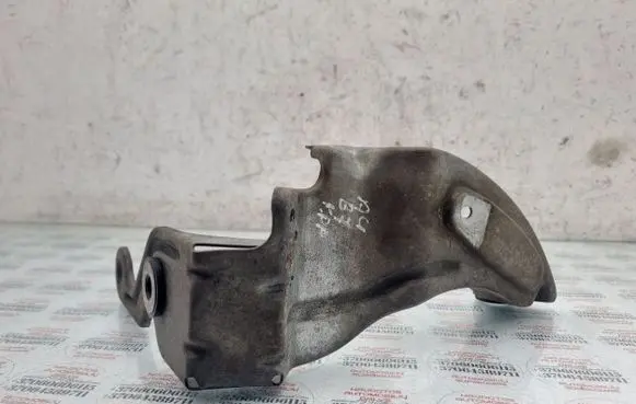 Audi A4 S4 B7 8E 8H Intercooler pipe mounting bracket 059145814B
