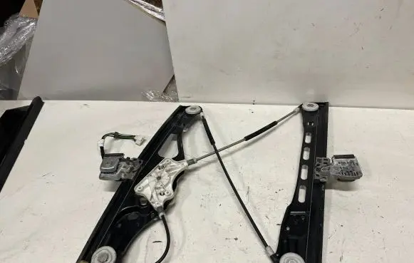 Mercedes-Benz E W211 Sliding door window regulator with motor A2117200146