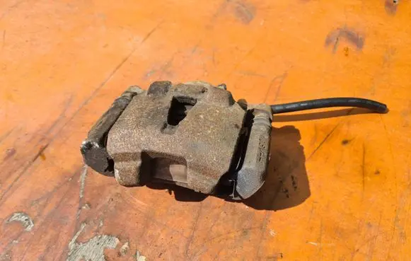 Toyota Yaris Front brake caliper 4775052010