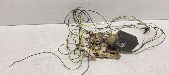 Volkswagen II LT Front door lock 40620579