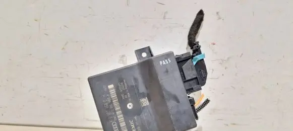 Audi A6 S6 C6 4F Gateway control module 4f0907468d