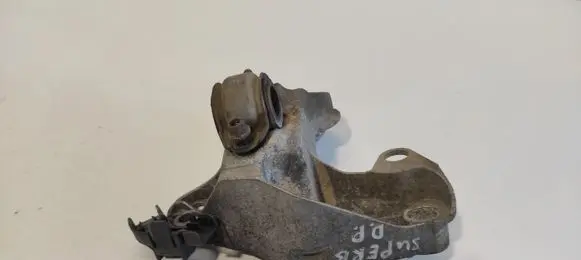 Skoda Superb B5 (3U) Engine mounting bracket 8E0199352