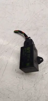 Volkswagen Golf Plus Seat heating relay 7L0959772D