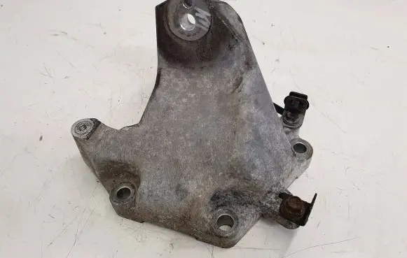 Lexus IS 220D-250-350 Engine mounting bracket