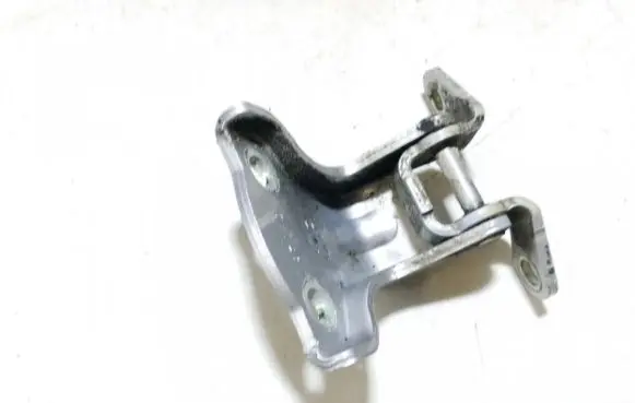 Chevrolet Captiva Rear door lower hinge