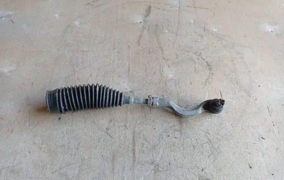 Mitsubishi L200 Steering tie rod end 