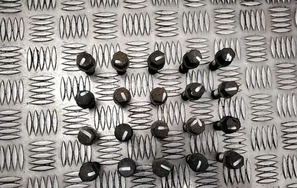 Nuts/bolts