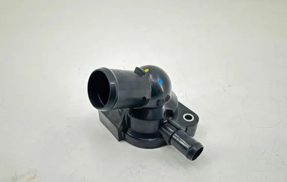 Toyota Yaris XP210 Thermostat housing 21E27