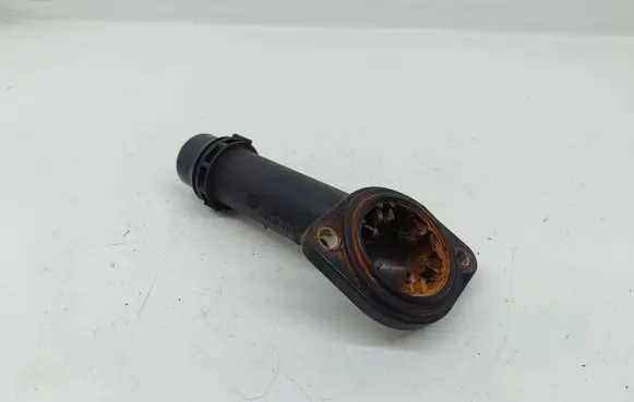 Volkswagen PASSAT B5.5 Engine coolant pipe/hose 03812121b