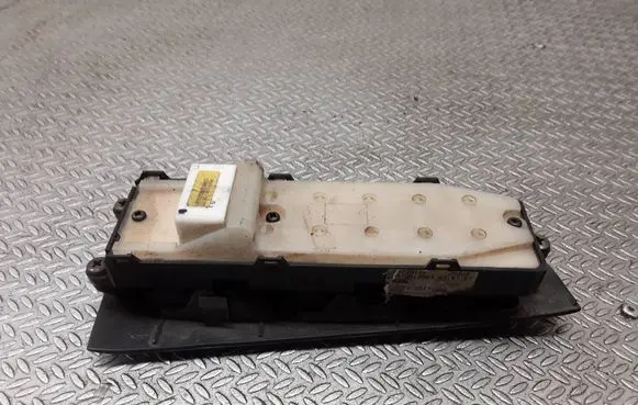 Toyota Avensis T250 Electric window control switch 
