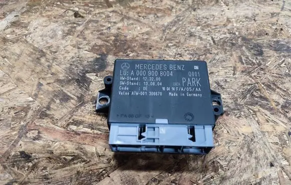 Mercedes-Benz E W212 Parking PDC control unit/module A0009008004