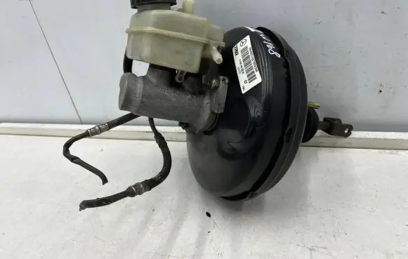 Mercedes-Benz Vaneo W414 Brake booster a0054304230