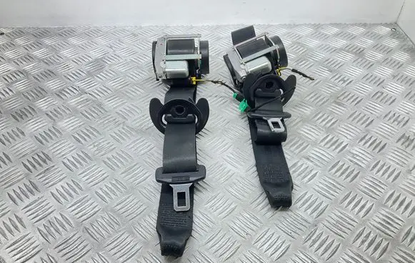 Volkswagen Scirocco Front seatbelt 1K8857705A 1K8857706A