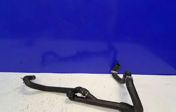 Mercedes-Benz C W205 Engine coolant pipe/hose 0613562A 0613561A