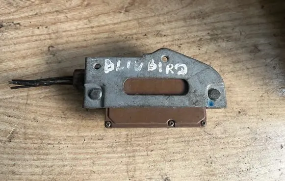 Nissan Bluebird Central locking motor 