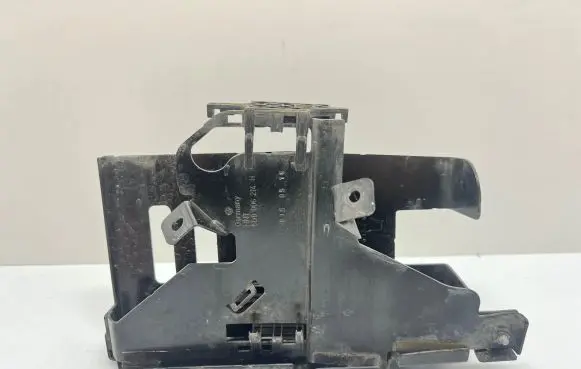 Volkswagen PASSAT B8 Engine control unit holder 5Q0906214H 01S0516