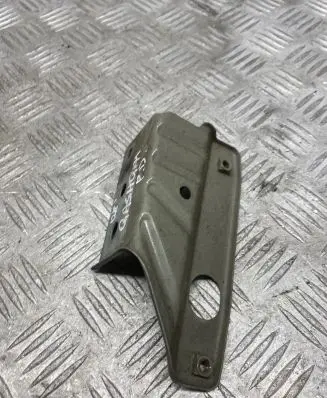 Nissan Qashqai Fender mounting bracket