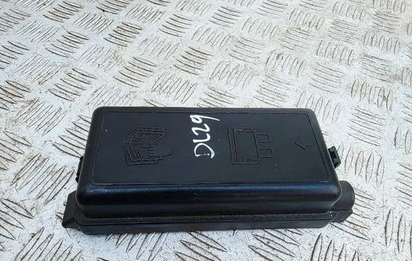 Mini Cooper Countryman R60 Fuse box cover 9240946
