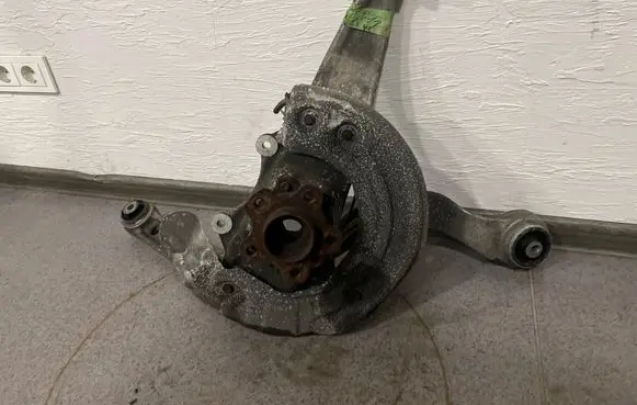 BMW 7 G11 G12 Front wheel hub spindle knuckle 6861174
