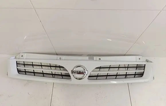 Nissan Primastar Front grill 8200233587 8200233586