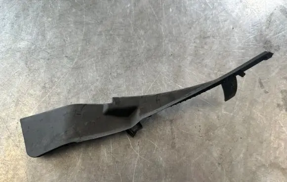 Nissan Juke I F15 Fender end trim 668941KK0A