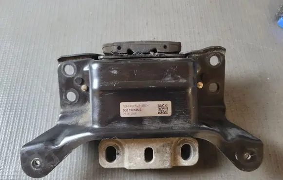 Skoda Octavia Mk3 (5E) Engine mount bracket 5Q0199555S