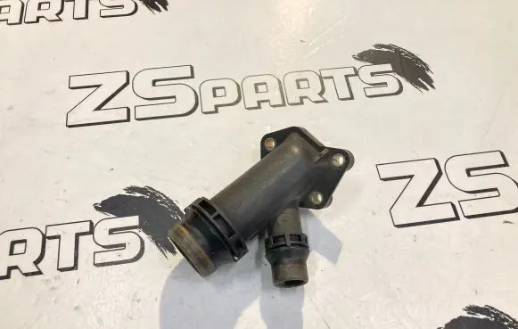 BMW 5 E39 Engine coolant pipe/hose 11122247344 2247344