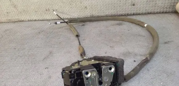 Nissan Note (E12) Rear door lock 