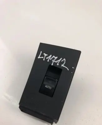 Toyota Auris 150 Electric window control switch GE0025334