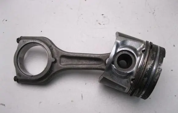 Ford Fiesta Piston with connecting rod BV197