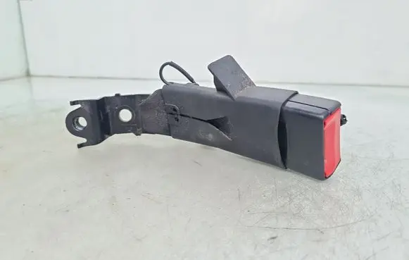 Toyota Avensis T270 Rear seatbelt buckle 