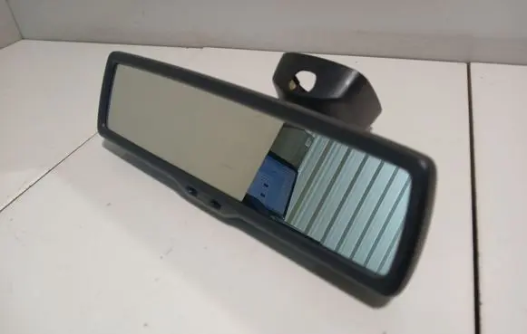Volkswagen Golf V Rear view mirror (interior) E11015625