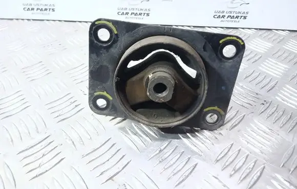 Suzuki SX4 Engine mount bracket
