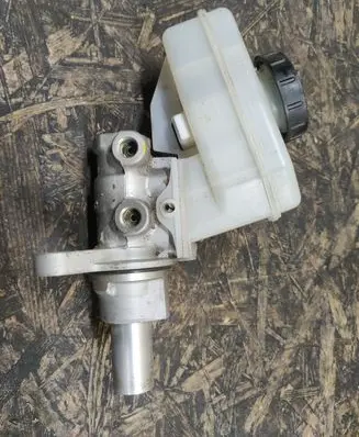 Infiniti G35 Master brake cylinder 0204223183