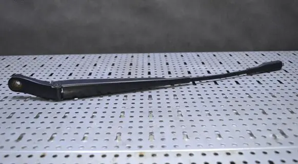Opel Zafira B Front wiper blade arm 13145564