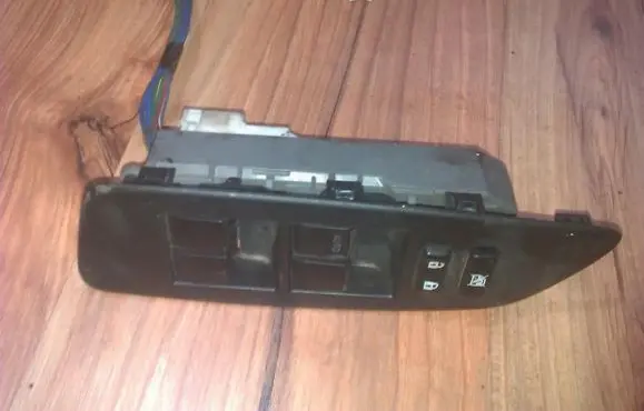 Toyota Auris 150 Electric window control switch