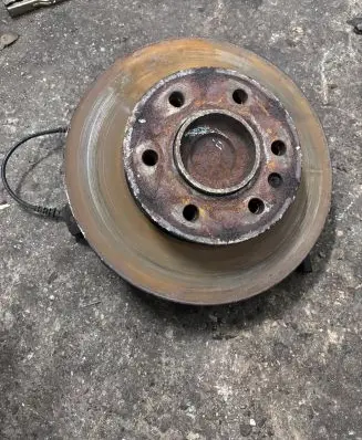 Mercedes-Benz Sprinter W906 Front wheel hub A1035400312