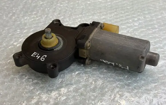 BMW 3 E46 Front door window regulator motor 8362064 83620640 676283620640